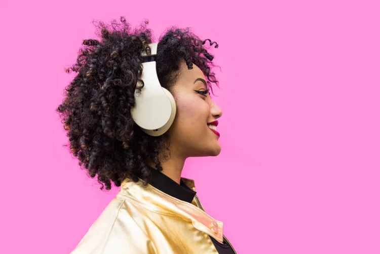 De Drake a Bruno Mars: a estratégia da gigante japonesa para dominar a indústria musical