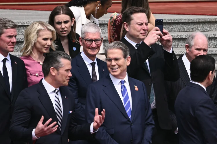 Delegação de US$ 1 trilhão: por que CEOs de tecnologia viajaram à China com Trump