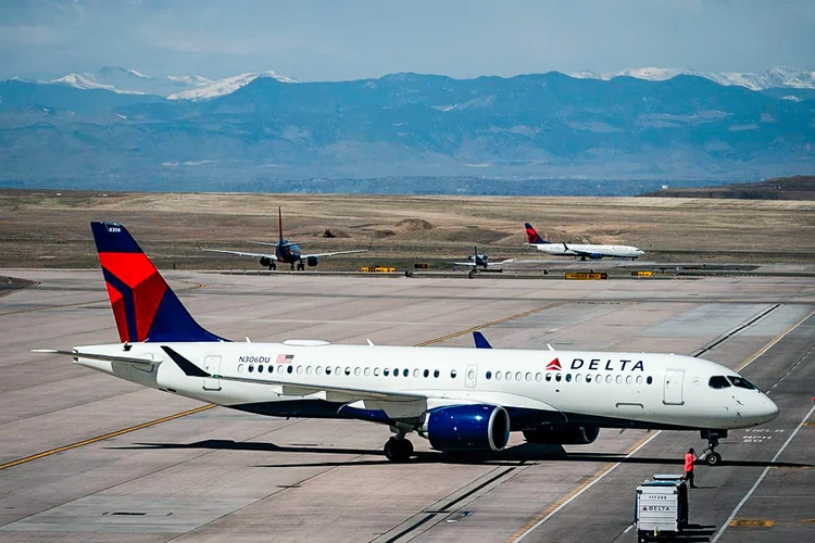 Delta cobra até US$ 200 por mala despachada após alta do combustível