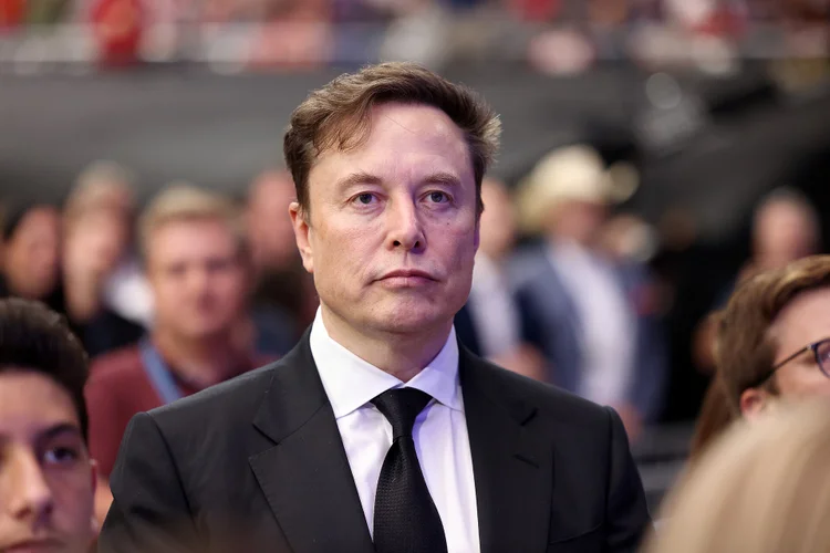 Depois do trilhão, Musk quer o quadrilhão — e já sabe o que falta: fábricas na Lua