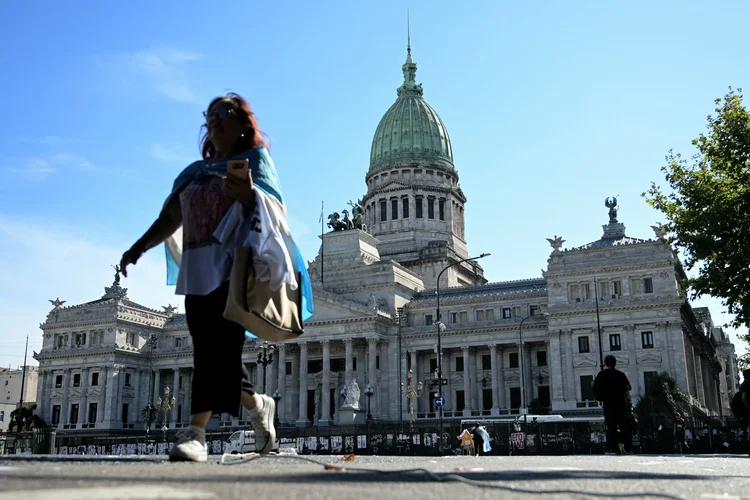 Deputados aprovam reforma trabalhista de Milei