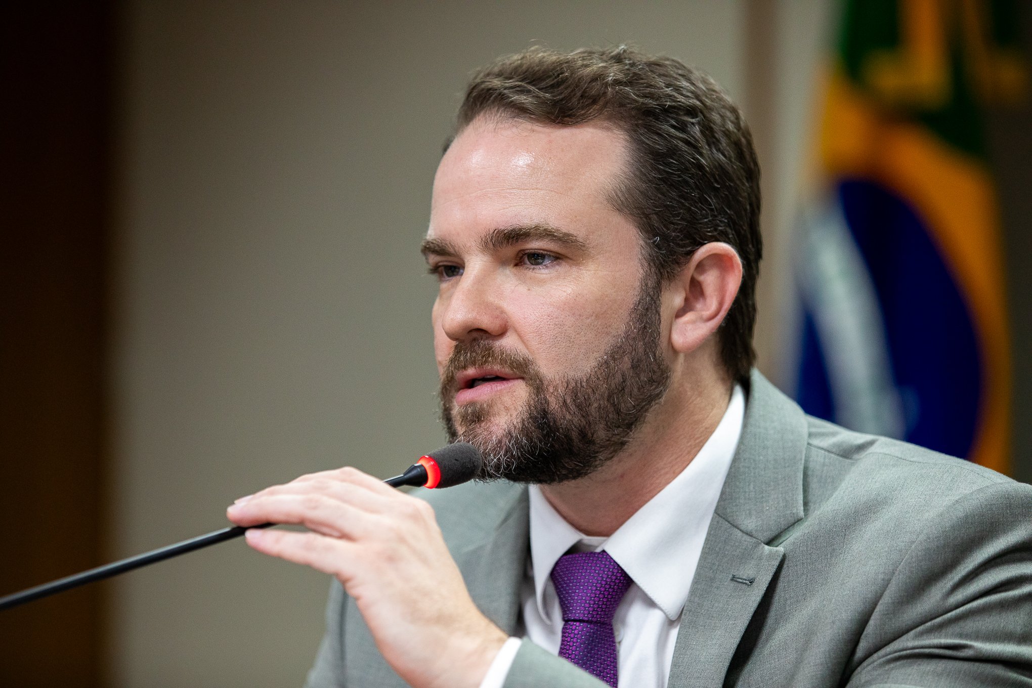 Desenrola deve ganhar 2ª fase voltada a informais até o fim de maio, diz Durigan