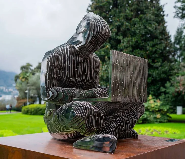 Desenvolvedores propõem congelar bitcoins de Satoshi por risco de ataques quânticos