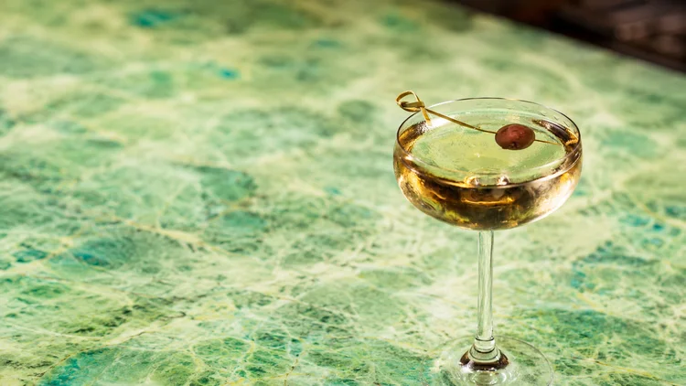 Dia do Martini: como fazer o coquetel perfeito, segundo um mixologista premiado