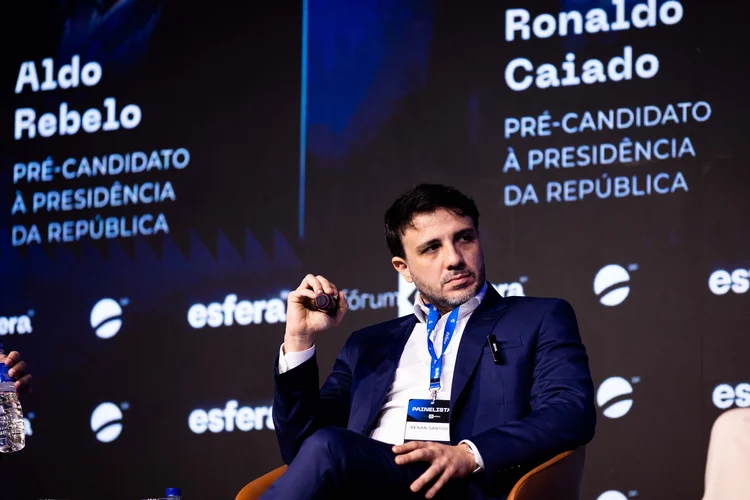 Direita errou em ser leniente com as falhas e crimes da família Bolsonaro, diz Renan