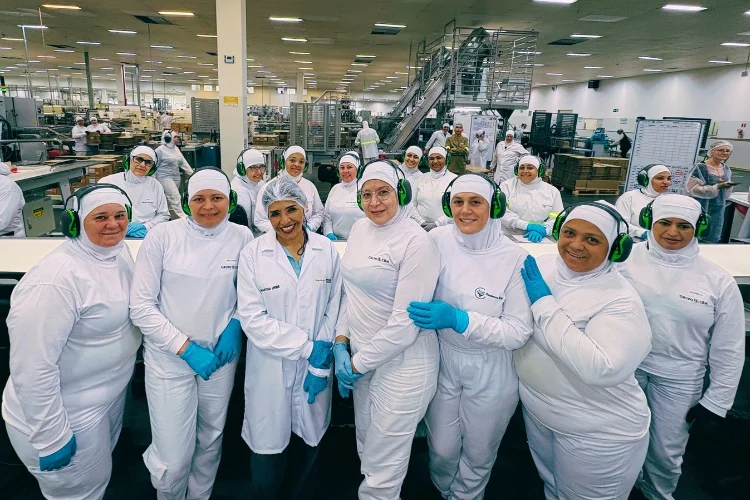 Do chão da fábrica à liderança: as mulheres que movem a fábrica da Kopenhagen