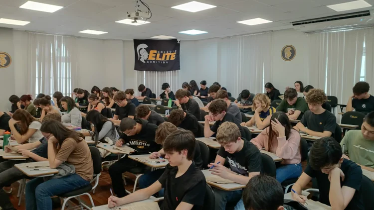 Do ensino médio ao ITA: o método do Elite para aprovar jovens nos vestibulares mais concorridos