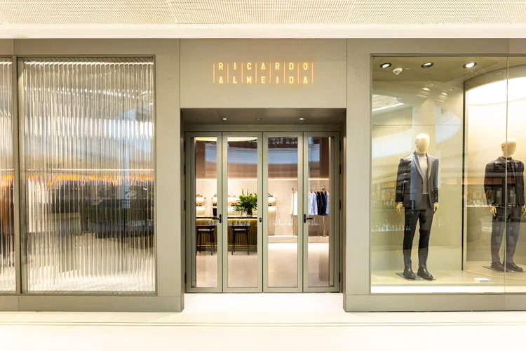 Do terno ao lifestyle: Ricardo Almeida oficializa nova fase da marca