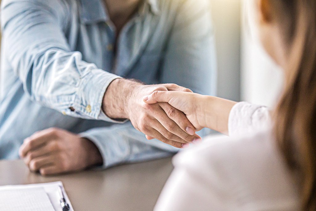 Do trainee ao contrato social: a tática dessa empresa para transformar analistas em sócios