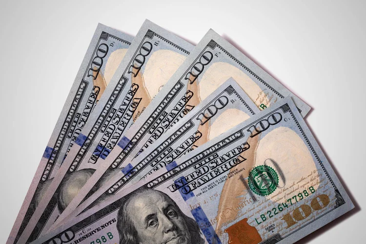 Dólar cai e chega a R$ 5,15 com crença em fim da guerra no Irã