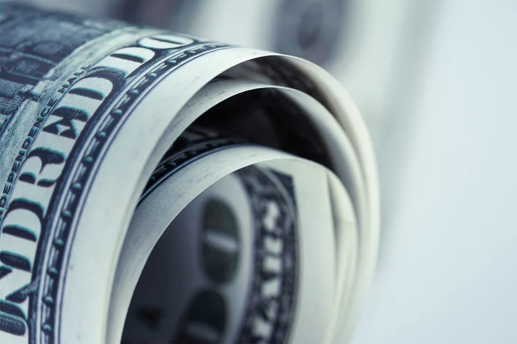 Dólar cai para R$ 5,20 com maior apetite por risco do investidor