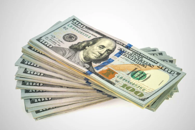 Dólar fecha em baixa, a R$ 5,21, com alívio do mercado sobre conflito no Irã