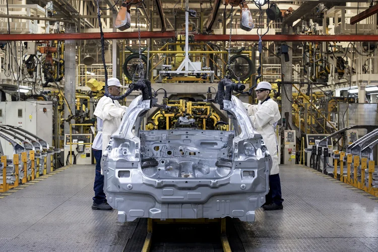 Dona da Fiat aposta em carro elétrico de US$ 17,5 mil para competir com chineses