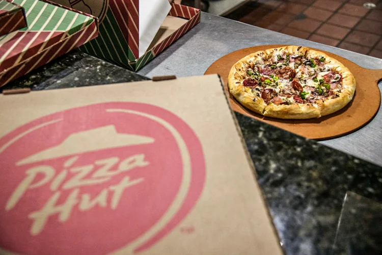Dona do KFC e Taco Bell se desfaz da Pizza Hut por US$ 2,7 bilhões