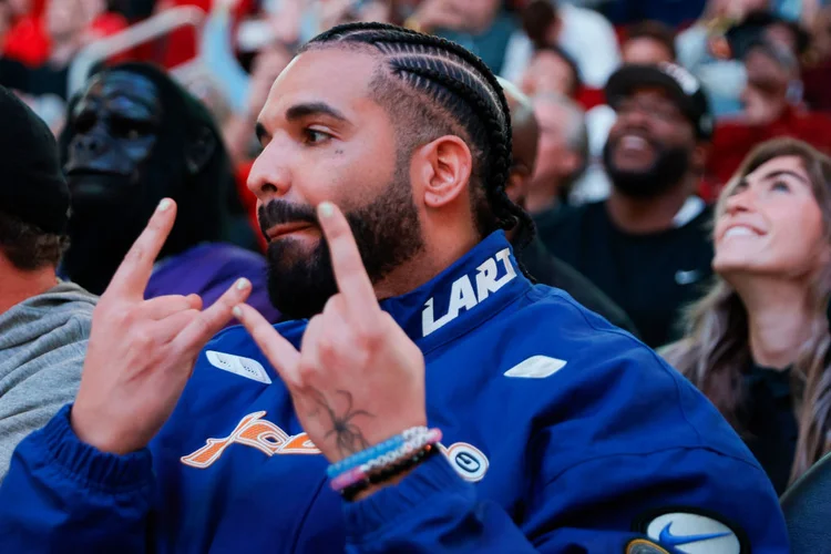 Drake perde aposta de R$ 5,2 milhões no Super Bowl LX