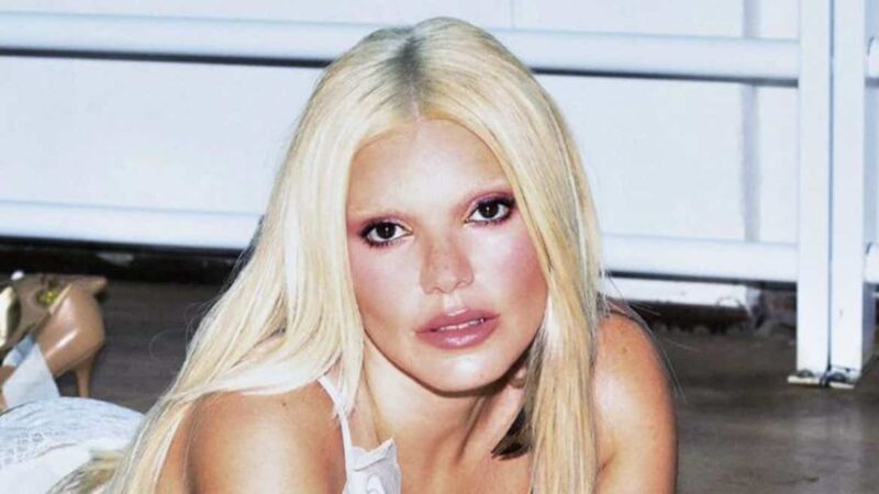 Duda Beat ignora fãs em evento luxuoso, pede desculpas mas vira alvo de críticas: ‘Que louca’