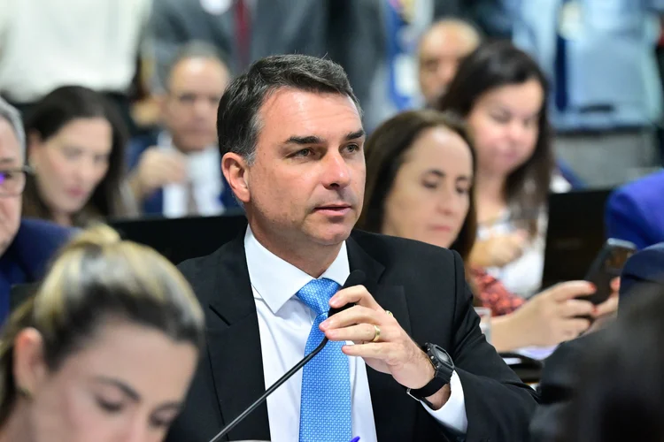 É falência do governo Lula, diz Flávio Bolsonaro após rejeição de Messias ao STF