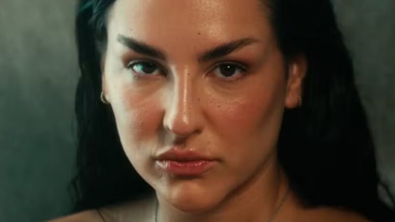 É feia? Kéfera se manifesta após imagem vazada ao lado da namorada e rebate críticas