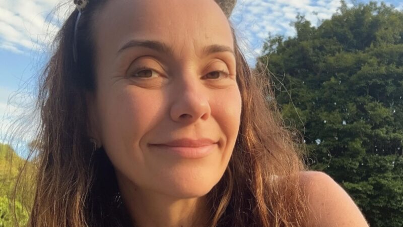 É grave? Atriz de ‘Chiquititas’ passa por cirurgia após acidente