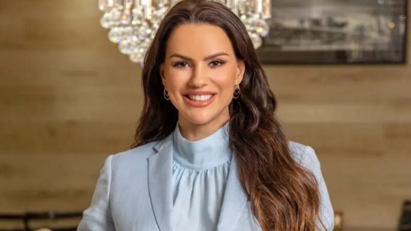 É grave? Ex-panicat Carol Dias é hospitalizada às pressas em São Paulo