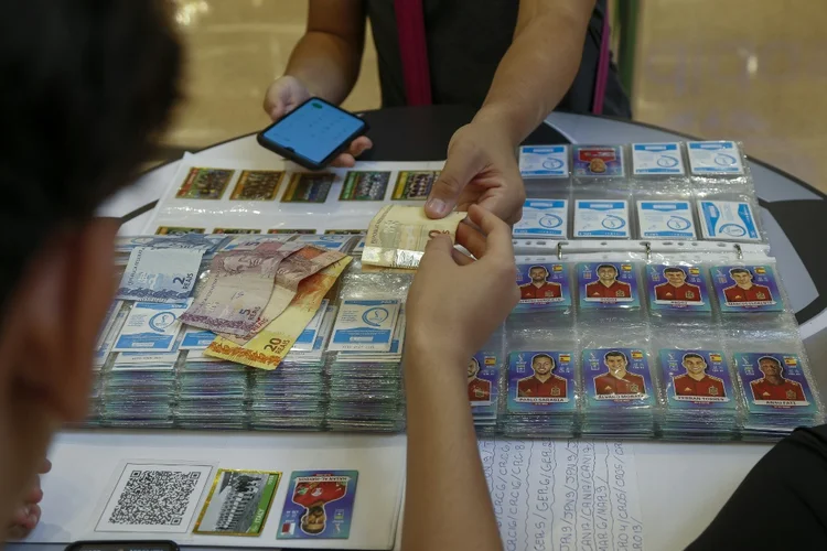 Edições antigas do álbum da Copa do Mundo podem valer quase R$ 7 mil