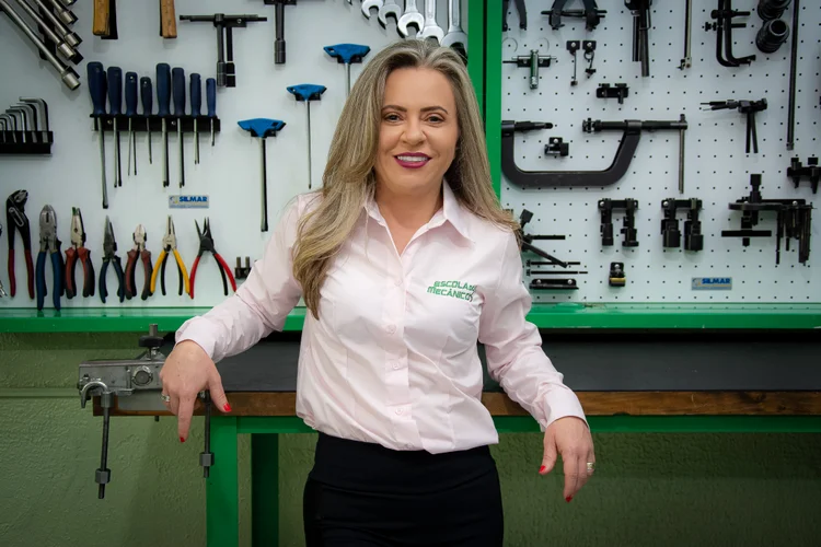 Ela começou com a mão na graxa. Agora, inaugura centro de formação de 2.000 m² e mira R$ 80 milhões