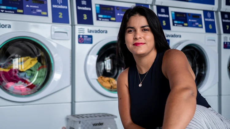 Ela trocou o Direito por lavanderias — e construiu um negócio de R$ 1,3 milhão