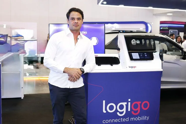 Ele colocou TVs dentro de carros — e agora quer faturar R$ 100 milhões