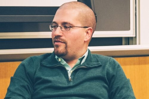 Ele começou com US$ 150 na faculdade e hoje fatura US$ 350 milhões por ano vendendo cookies