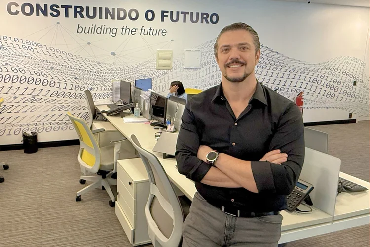 Ele começou trabalhando com ar-condicionado. Agora vai faturar R$ 1 bilhão com data centers
