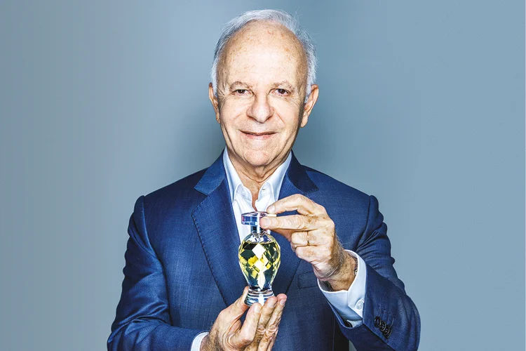 Ele criou uma farmácia e até negociou com Silvio Santos para fundar O Boticário