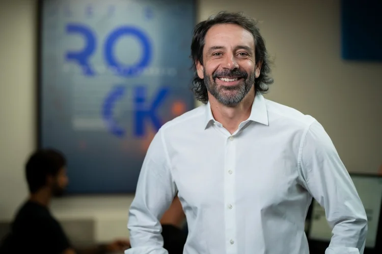 Ele passou 30 anos pedindo dinheiro para construir — agora vai financiar R$ 1 bilhão em obras
