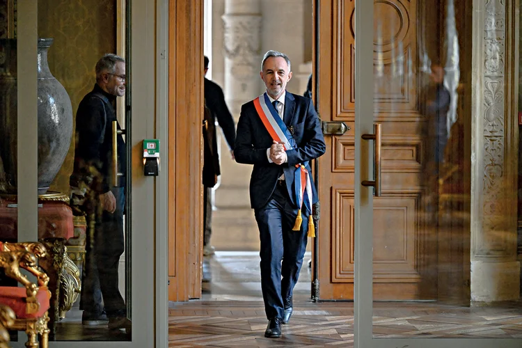 Eleições municipais na França trazem sinais sobre sucessão de Macron