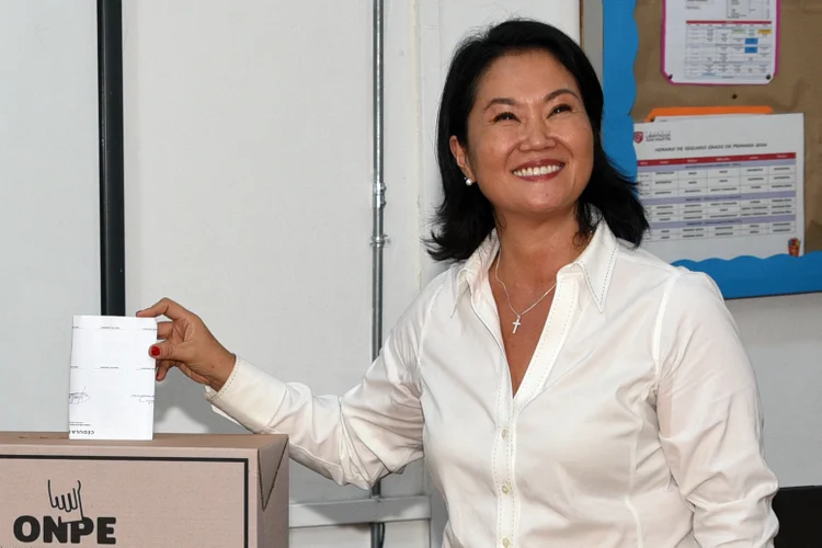 Eleições no Peru: Keiko Fujimori lidera pesquisas boca-de-urna