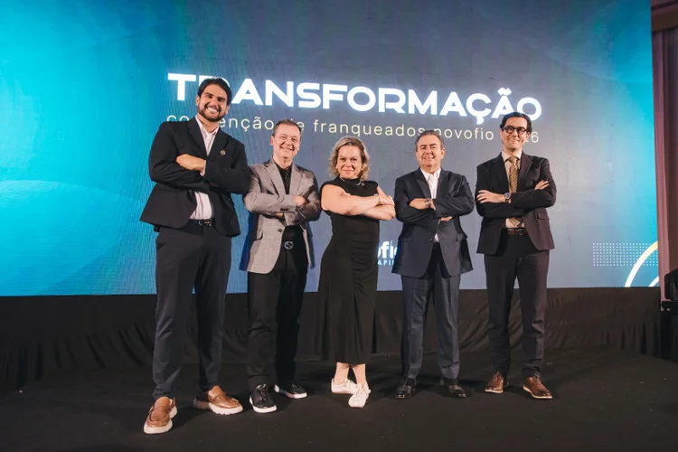 Eles vão faturar R$ 120 milhões levando o transplante capilar para o interior do Brasil