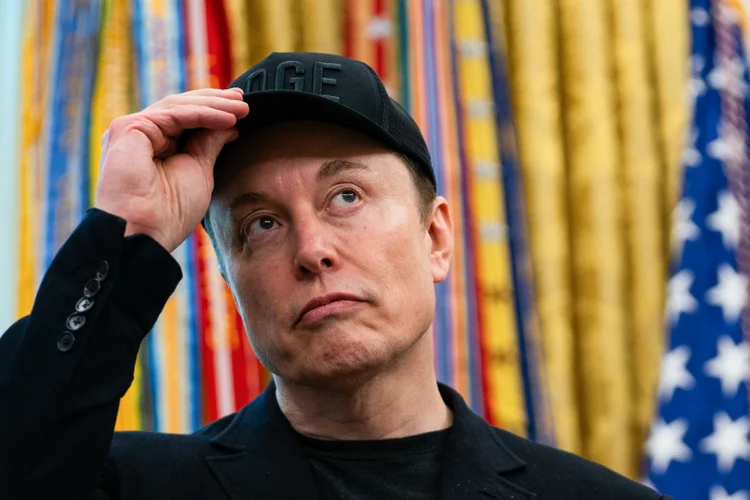 Em 24h, Musk ganhou mais do que Buffett acumulou na vida toda