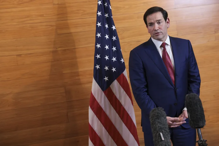Em carta a Flávio, Rubio reforça investigação dos EUA por tarifaço ao Brasil