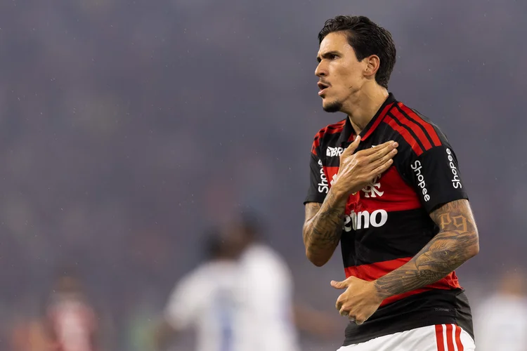 Em noite de reencontros, o Flamengo bate Cruzeiro no Brasileirão