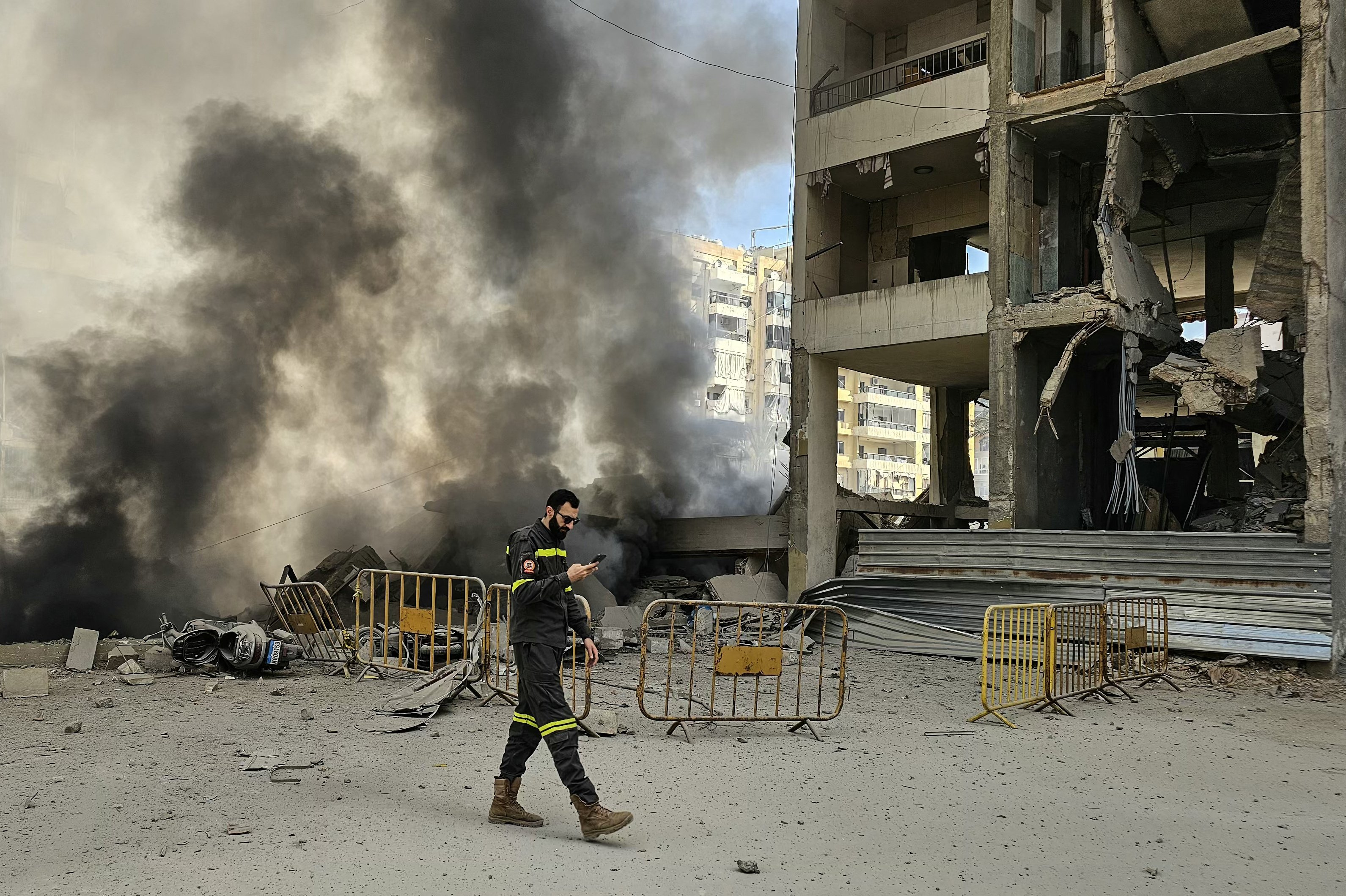 Emirados Árabes e países do Golfo sofrem novos ataques de mísseis do Irã