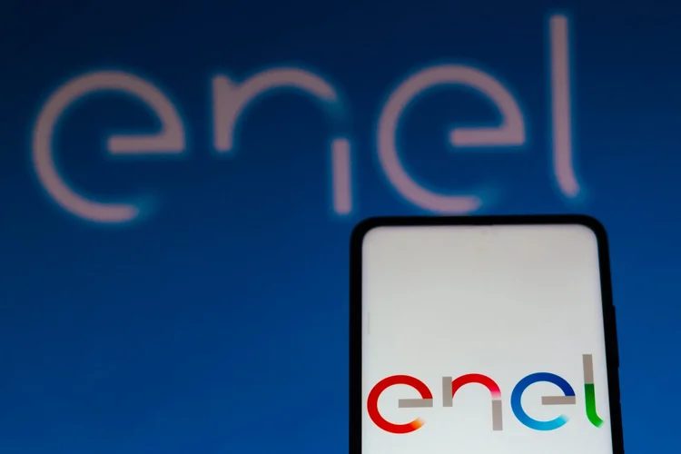 Enel planeja investir 53 bilhões de euros até 2028; ação sobe 7%