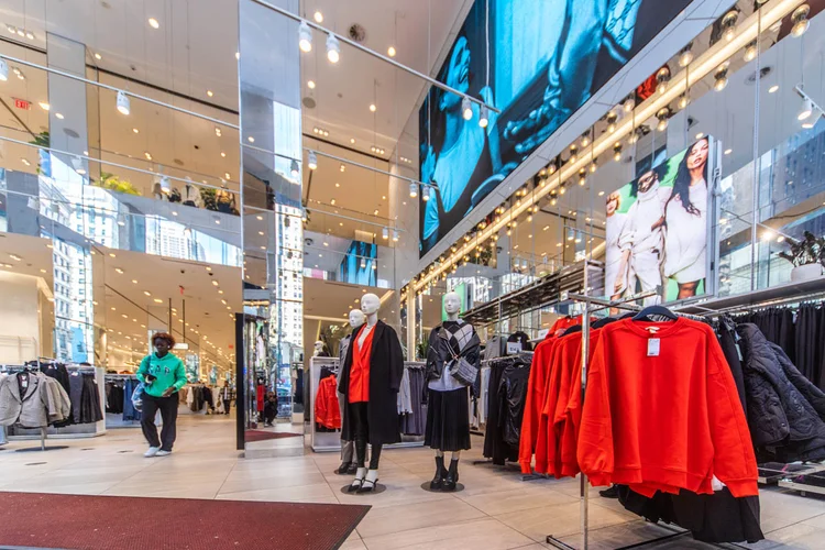 Entre Zara e Shein, H&M decepciona e reacende dúvidas sobre crescimento