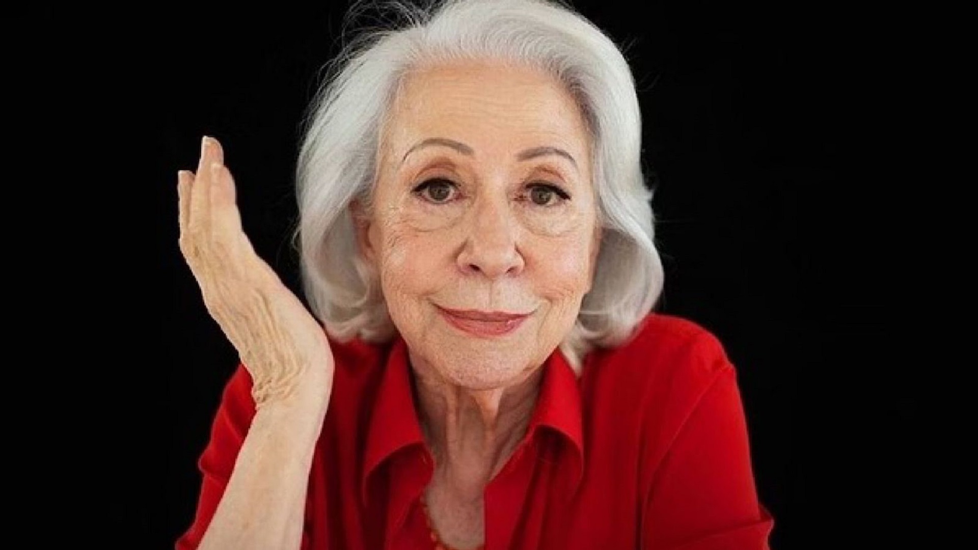 Errou no look? Fernanda Montenegro aposta em roupa inusitada para evento no Rio de Janeiro