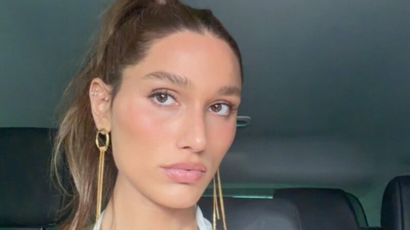 Errou? Sasha Meneghel usa look inusitado e web não perdoa: ‘Misericórdia’