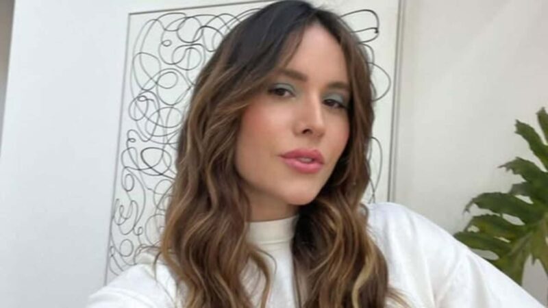 Esposa de Safadão vira alvo de polêmica por usar vestido curto após lançar livro religioso