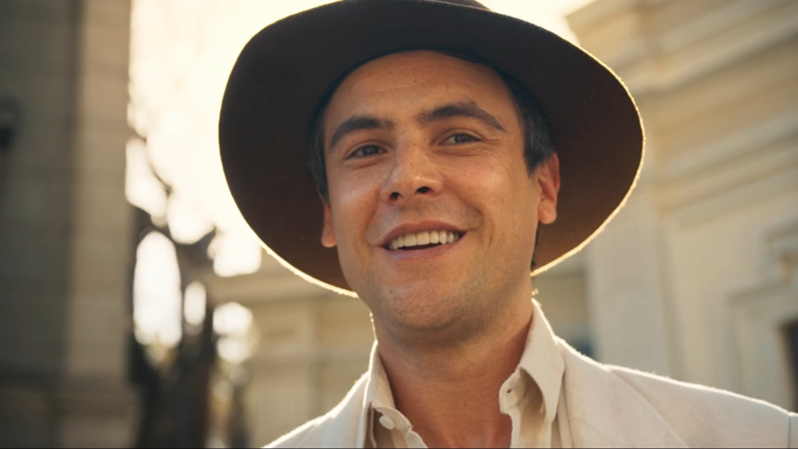 Esposa famosa de Sérgio Guizé surpreende de biquíni: ‘Candinho se deu bem’