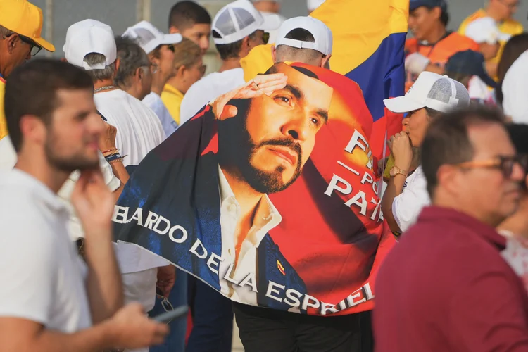 Espriella, aliado de Bolsonaro, tem maioria dos votos no 1º turno da Colômbia