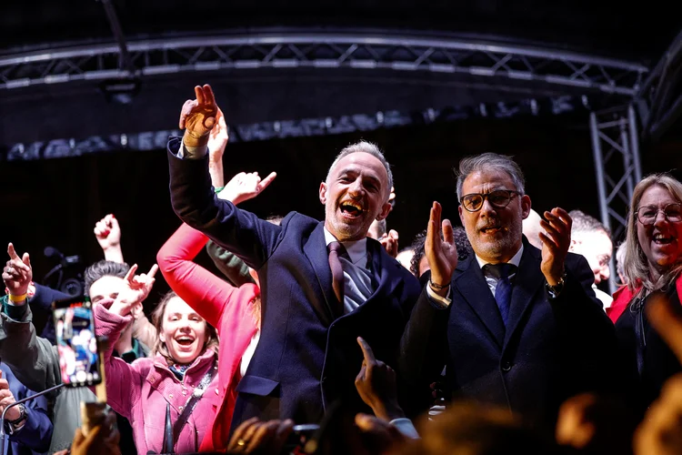 Esquerda mantém Paris e Marselha em eleições municipais na França