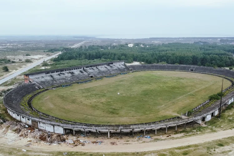 Esse estádio abandonado vai virar um autódromo de R$ 50 milhões no litoral gaúcho