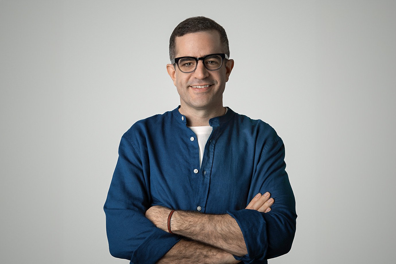 Este espanhol desafia gigantes com exame de visão gratuito na loja e fatura R$ 150 milhões