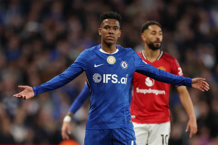 Estêvão fora da Copa do Mundo? Jogador sofre lesão grave